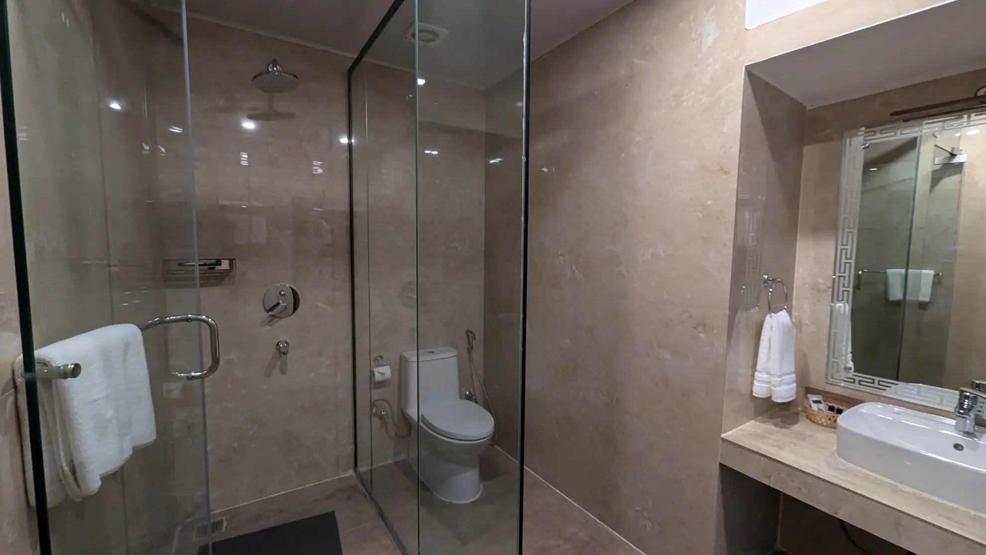 Deluxe room gallery photo 7